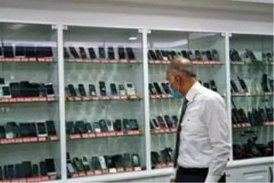 Elazığ'daki telefon koleksiyonu görenleri hayrete düşürüyor Elazığ'daki telefon koleksiyonu görenleri hayrete düşürüyor