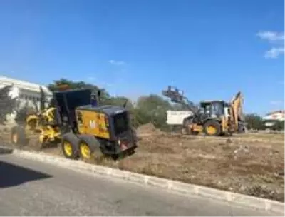 Ergene'de yeşil alanlara temizlik ve bakım yapılıyor Ergene'de yeşil alanlara temizlik ve bakım yapılıyor