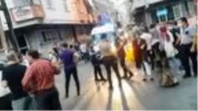 Esenler'de komşular arasında kalaslı, sopalı bıçaklı kavga kamerada Esenler'de komşular arasında kalaslı, sopalı bıçaklı kavga kamerada