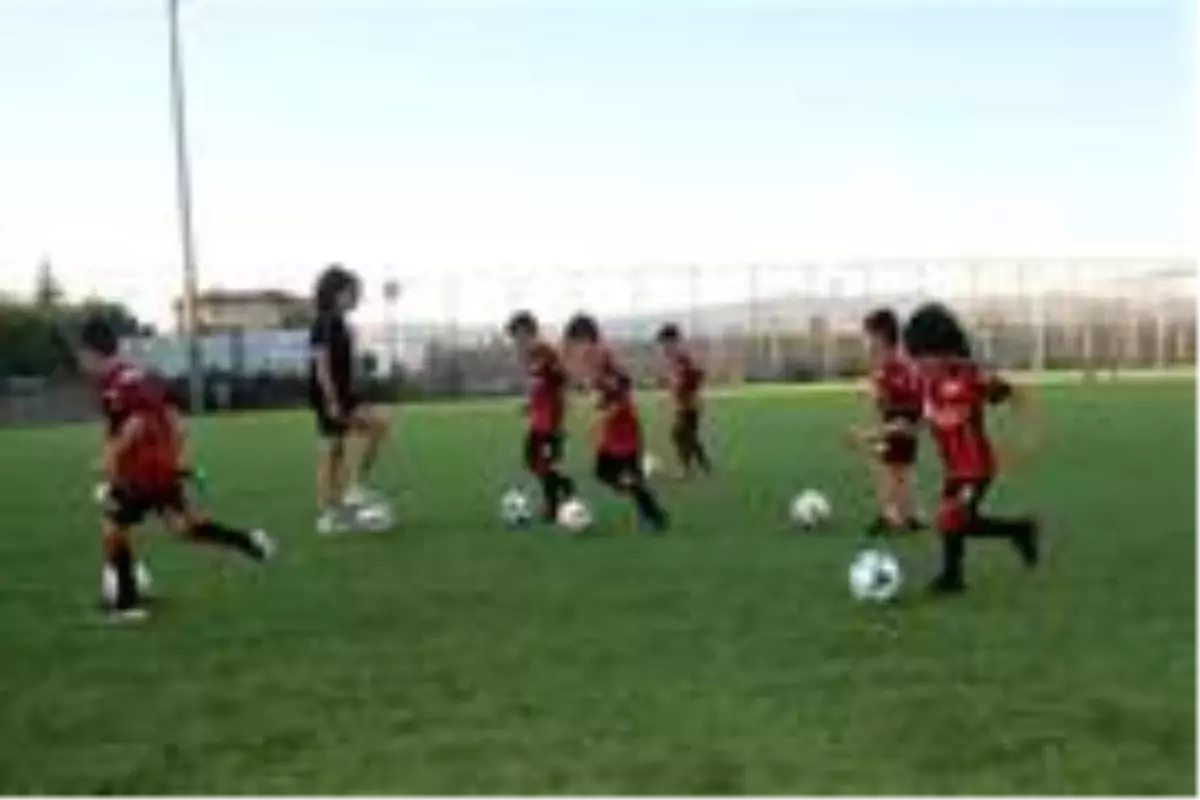 Eskişehirspor'da altyapı hareketliliği