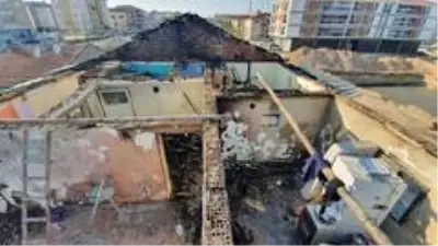 Evi yanan sağlık emekçisi yeni evine kavuştu Evi yanan sağlık emekçisi yeni evine kavuştu