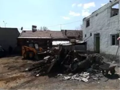 Evi yanan sağlık emekçisi yeni evine kavuştu Evi yanan sağlık emekçisi yeni evine kavuştu