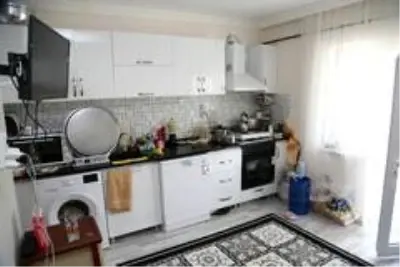 Evi yanan sağlık emekçisi yeni evine kavuştu Evi yanan sağlık emekçisi yeni evine kavuştu