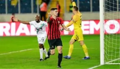 Fransız ekibi Nantes, Gençlerbirliği'nden Berat Özdemir'i transfer etmek istiyor Fransız ekibi Nantes, Gençlerbirliği'nden Berat Özdemir'i transfer etmek istiyor