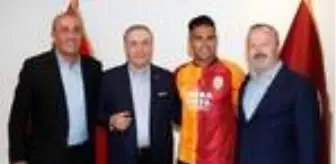 Falcao: Galatasaray Başkanı Mustafa Cengiz: Falcao maaşında indirim yaptı, takımda kalacak Falcao: Galatasaray Başkanı Mustafa Cengiz: Falcao maaşında indirim yaptı, takımda kalacak