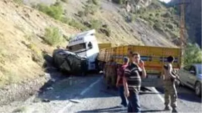 Son dakika haber! Hakkari'de trafik kazası: 2 yaralı Son dakika haber! Hakkari'de trafik kazası: 2 yaralı