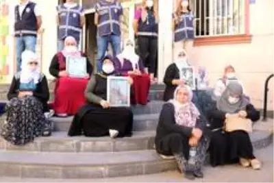Son dakika haber | HDP önündeki ailelerin evlat nöbeti 344'üncü gününde Son dakika haber | HDP önündeki ailelerin evlat nöbeti 344'üncü gününde