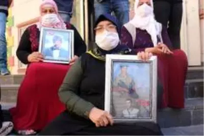 Son dakika haber | HDP önündeki ailelerin evlat nöbeti 344'üncü gününde Son dakika haber | HDP önündeki ailelerin evlat nöbeti 344'üncü gününde
