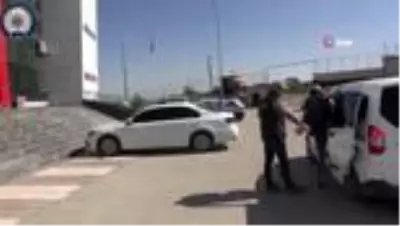 Son dakika haber | İkna edilen PYD/YPG'li örgüt mensubu teslim oldu Son dakika haber | İkna edilen PYD/YPG'li örgüt mensubu teslim oldu