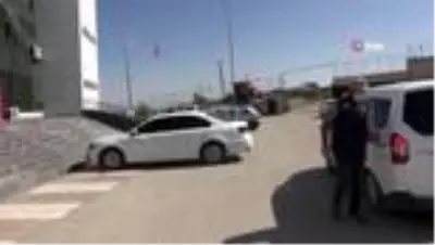 Son dakika haber | İkna edilen PYD/YPG'li örgüt mensubu teslim oldu Son dakika haber | İkna edilen PYD/YPG'li örgüt mensubu teslim oldu