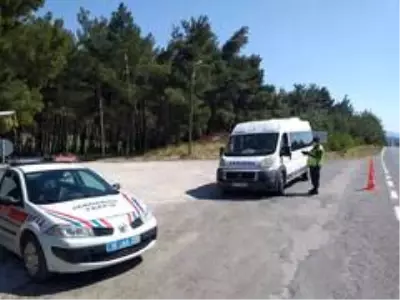 Son Dakika | Jandarmada trafikte 4 bin 438 aracı denetledi Son Dakika | Jandarmada trafikte 4 bin 438 aracı denetledi