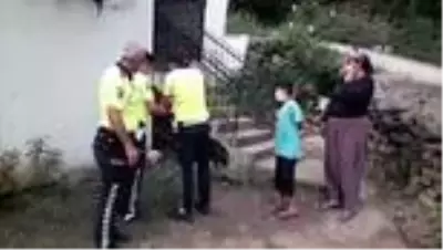 Son dakika haberi! Karantina nedeniyle dışarı çıkamayan çocuğa polislerden sürpriz doğum günü Son dakika haberi! Karantina nedeniyle dışarı çıkamayan çocuğa polislerden sürpriz doğum günü