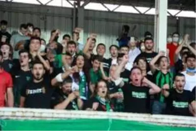 Son dakika haberi: Kocaelispor taraftarları yeni transferleri antrenmanda meşalelerle karşıladı Son dakika haberi: Kocaelispor taraftarları yeni transferleri antrenmanda meşalelerle karşıladı