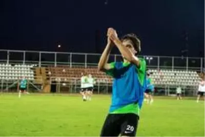 Son dakika haberi: Kocaelispor taraftarları yeni transferleri antrenmanda meşalelerle karşıladı Son dakika haberi: Kocaelispor taraftarları yeni transferleri antrenmanda meşalelerle karşıladı