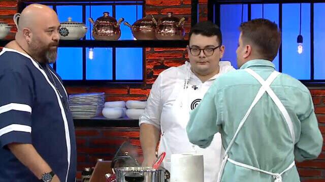 MasterChef Türkiye'de gerginlik! Somer Şef, tartışan yarışmacıları sert bir dille uyardı MasterChef Türkiye'de gerginlik! Somer Şef, tartışan yarışmacıları sert bir dille uyardı