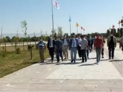 Muş Valisi Gündüzöz, Malazgirt Meydan Muharebesi Tarihi Milli Parkı'nda incelemelerde bulundu Muş Valisi Gündüzöz, Malazgirt Meydan Muharebesi Tarihi Milli Parkı'nda incelemelerde bulundu