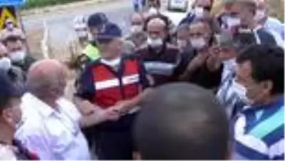 Ölümlü kazanın ardından mahalle sakinlerinden alt geçit eylemi Ölümlü kazanın ardından mahalle sakinlerinden alt geçit eylemi