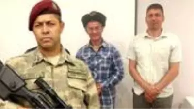 Ömer Halisdemir’in kardeşi, Aamir Khan’a deri börk şapkası hediye etti