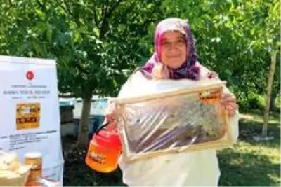 Son dakika yaşam: Organik balın Hanım ağası yılda 1.5 ton bal üretiyor Son dakika yaşam: Organik balın Hanım ağası yılda 1.5 ton bal üretiyor