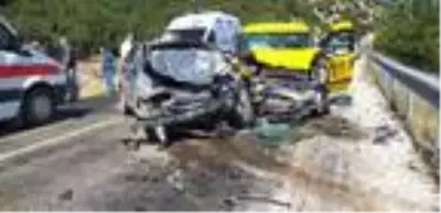 Son dakika haberi! Otomobil ile taksi çarpıştı; yaralı almaya gelen ambulans helikopter yola indi Son dakika haberi! Otomobil ile taksi çarpıştı; yaralı almaya gelen ambulans helikopter yola indi