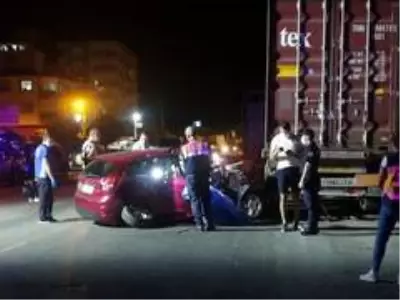 Son dakika haberi | Otomobil yol kenarındaki tır dorsesine çarptı: 1 ölü, 1 yaralı Son dakika haberi | Otomobil yol kenarındaki tır dorsesine çarptı: 1 ölü, 1 yaralı