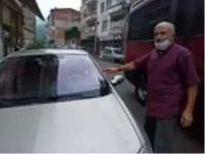 Park halindeki otomobilin camına mermi isabet etti Park halindeki otomobilin camına mermi isabet etti