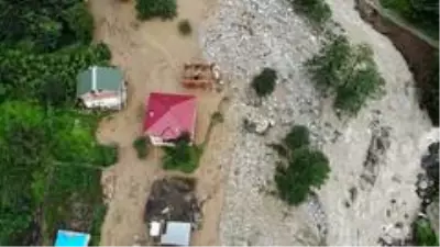 Rize'de sel felaketinden etkilenen Kaçkar Köyü havadan görüntülendi Rize'de sel felaketinden etkilenen Kaçkar Köyü havadan görüntülendi