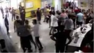 Siverek'te yaralı yakınları acil serviste görevlilere saldırdı: 5 yaralı Siverek'te yaralı yakınları acil serviste görevlilere saldırdı: 5 yaralı