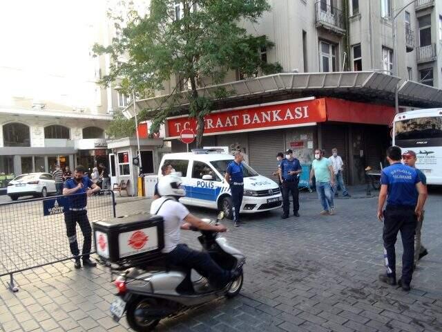 Taksim'de tiner kullanan iki kardeşten abi, diğerini yaktı Taksim'de tiner kullanan iki kardeşten abi, diğerini yaktı