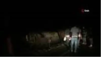 Tarım işçilerini taşıyan minibüs ile kamyon çarpıştı: 12 kişi yaralandı Tarım işçilerini taşıyan minibüs ile kamyon çarpıştı: 12 kişi yaralandı