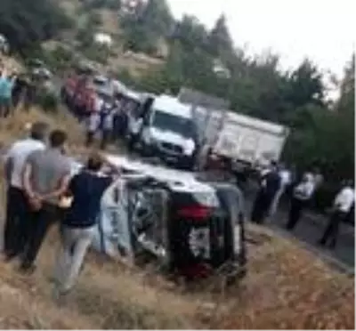 Tarım işçilerinin taşındığı minibüsle kamyonet çarpıştı: 12 yaralı Tarım işçilerinin taşındığı minibüsle kamyonet çarpıştı: 12 yaralı