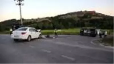 Tatil yolunda otomobille çarpışan minibüs devrildi: 4 yaralı Tatil yolunda otomobille çarpışan minibüs devrildi: 4 yaralı