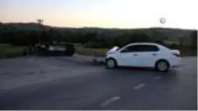 Tatil yolunda otomobille çarpışan minibüs devrildi: 4 yaralı Tatil yolunda otomobille çarpışan minibüs devrildi: 4 yaralı
