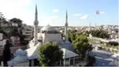 Tepkilerin ardından 472 yıllık Mihrimah Sultan Cami Külliyesindeki klima üniteleri kaldırıldı Tepkilerin ardından 472 yıllık Mihrimah Sultan Cami Külliyesindeki klima üniteleri kaldırıldı