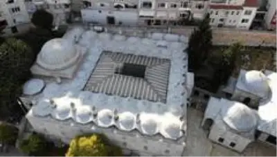 Tepkilerin ardından klima üniteleri kaldırılan tarihi cami havadan görüntülendi Tepkilerin ardından klima üniteleri kaldırılan tarihi cami havadan görüntülendi