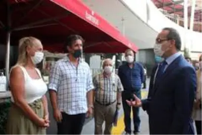 Vali Yavuz AVM'de mağazaları tek tek dolaşıp korona virüse karşı uyardı Vali Yavuz AVM'de mağazaları tek tek dolaşıp korona virüse karşı uyardı