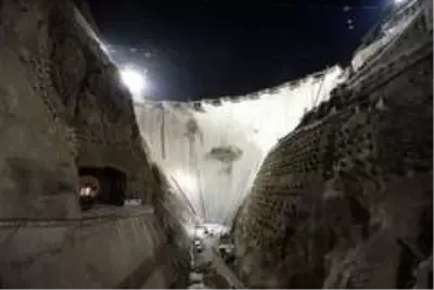 Yusufeli Barajı'nın tamamlanması için son 50 metre Yusufeli Barajı'nın tamamlanması için son 50 metre
