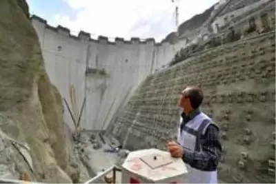 Yusufeli Barajı'nın tamamlanması için son 50 metre Yusufeli Barajı'nın tamamlanması için son 50 metre