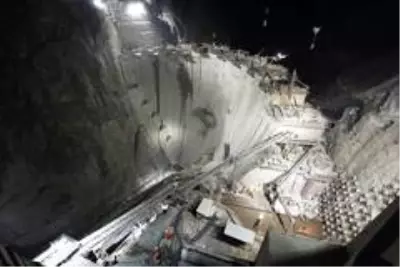 Yusufeli Barajı'nın tamamlanması için son 50 metre Yusufeli Barajı'nın tamamlanması için son 50 metre