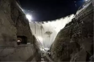 Yusufeli Barajı'nın tamamlanması için son 50 metre Yusufeli Barajı'nın tamamlanması için son 50 metre