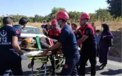 2 otomobil çarpıştı: 4 yaralı 2 otomobil çarpıştı: 4 yaralı