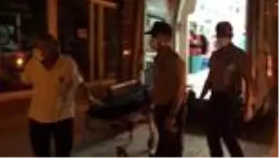 Son dakika haberi! 3'üncü kattan atlayan zihinsel engelli genci, yoldan geçen vatandaş tuttu Son dakika haberi! 3'üncü kattan atlayan zihinsel engelli genci, yoldan geçen vatandaş tuttu