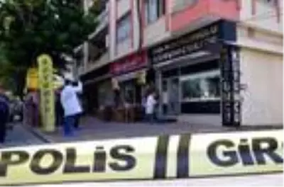 Adana'da kadın kılığındaki hırsızların kuyumcu soygunu güvenlik kamerasında Adana'da kadın kılığındaki hırsızların kuyumcu soygunu güvenlik kamerasında