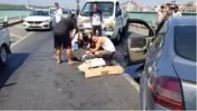 Akraba olan iki sürücü, köprüde trafik kazasına karıştı: 2 yaralı Akraba olan iki sürücü, köprüde trafik kazasına karıştı: 2 yaralı