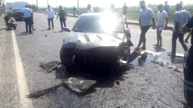 Akraba olan iki sürücü, köprüde trafik kazasına karıştı: 2 yaralı Akraba olan iki sürücü, köprüde trafik kazasına karıştı: 2 yaralı