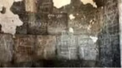 Ani'de tarihi yapıtların duvarları aşk ilan alanı oldu Ani'de tarihi yapıtların duvarları aşk ilan alanı oldu