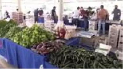Ata tohumunu toprakla buluşturup sertifikalı ve organik ürünler yetiştiriyorlar Ata tohumunu toprakla buluşturup sertifikalı ve organik ürünler yetiştiriyorlar