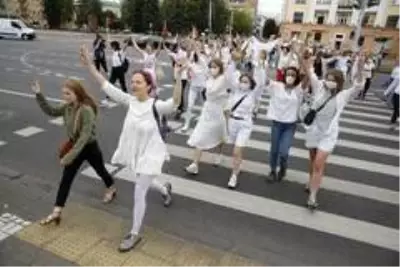 Belarus'ta devam eden protestolarda kadınlar sokaklara indi Belarus'ta devam eden protestolarda kadınlar sokaklara indi