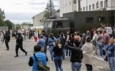 Belarus'ta devam eden protestolarda kadınlar sokaklara indi Belarus'ta devam eden protestolarda kadınlar sokaklara indi