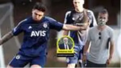 Fenerbahçe idmanında Ozan Tufan ve Emre Belözoğlu detayı Fenerbahçe idmanında Ozan Tufan ve Emre Belözoğlu detayı